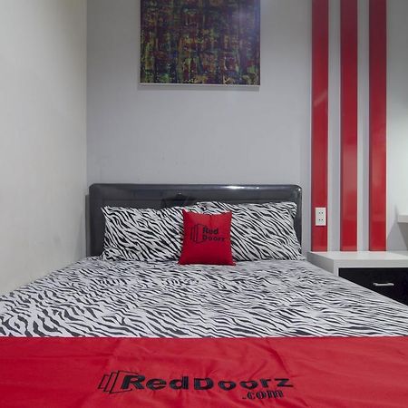 Reddoorz Near Lawang Sewu Hotel Semarang Ngoại thất bức ảnh
