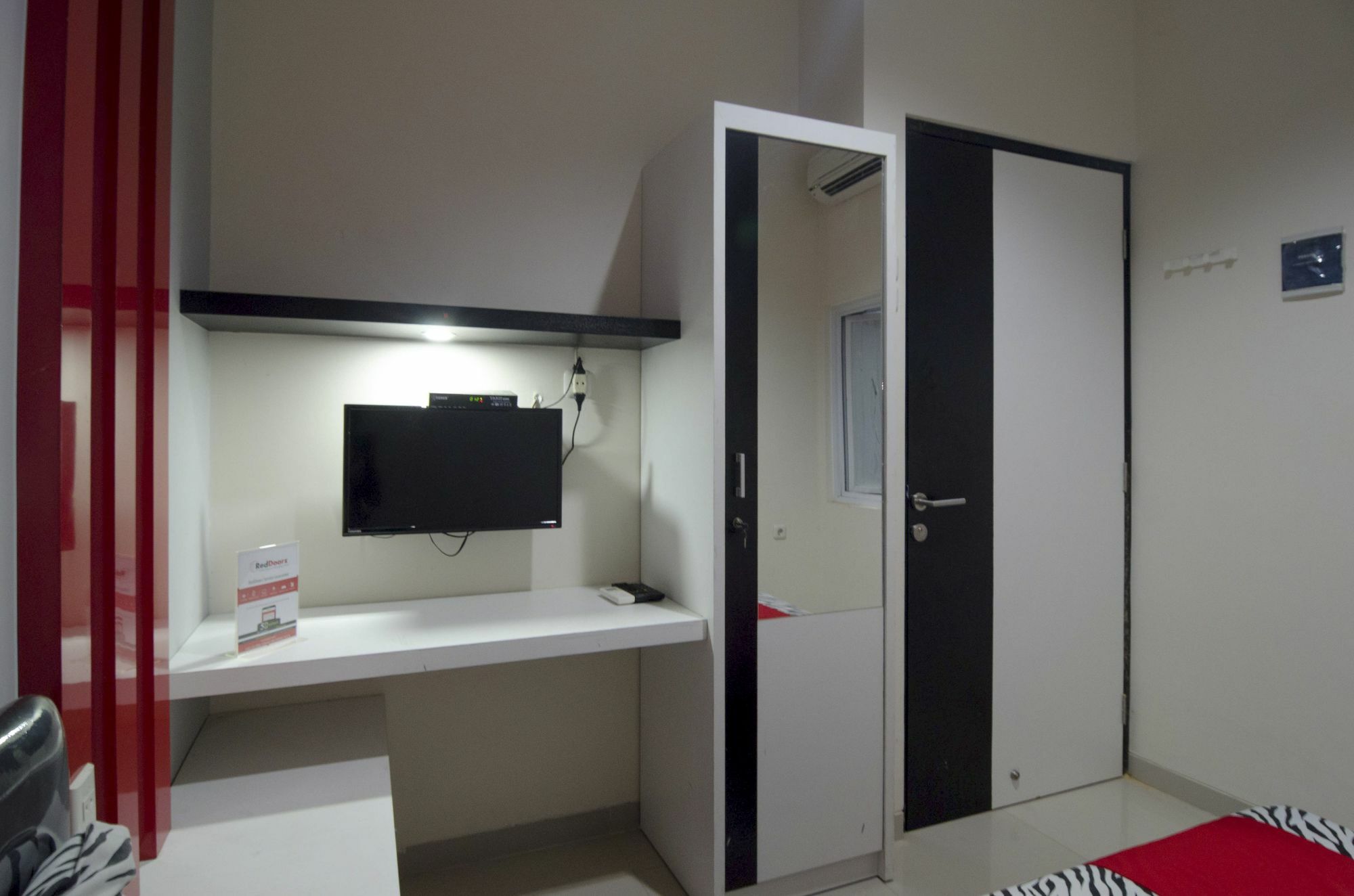 Reddoorz Near Lawang Sewu Hotel Semarang Ngoại thất bức ảnh