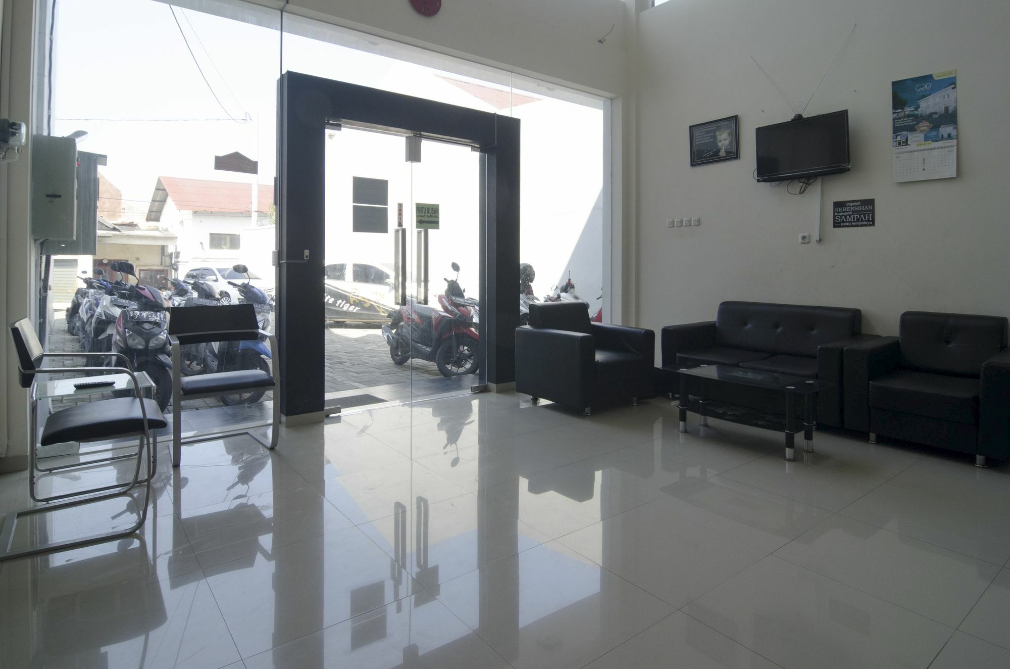 Reddoorz Near Lawang Sewu Hotel Semarang Ngoại thất bức ảnh