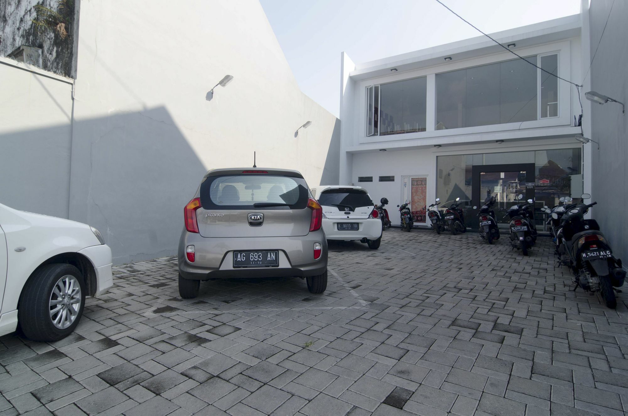Reddoorz Near Lawang Sewu Hotel Semarang Ngoại thất bức ảnh