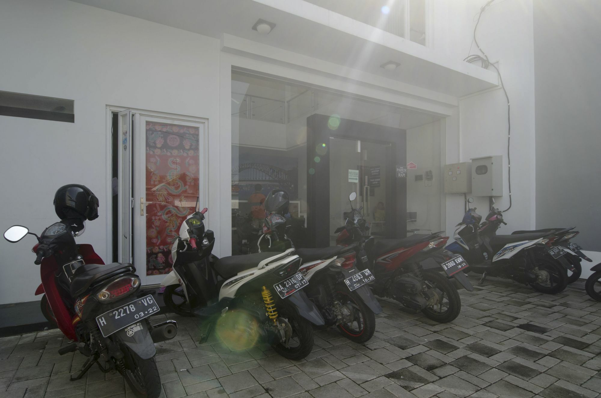 Reddoorz Near Lawang Sewu Hotel Semarang Ngoại thất bức ảnh