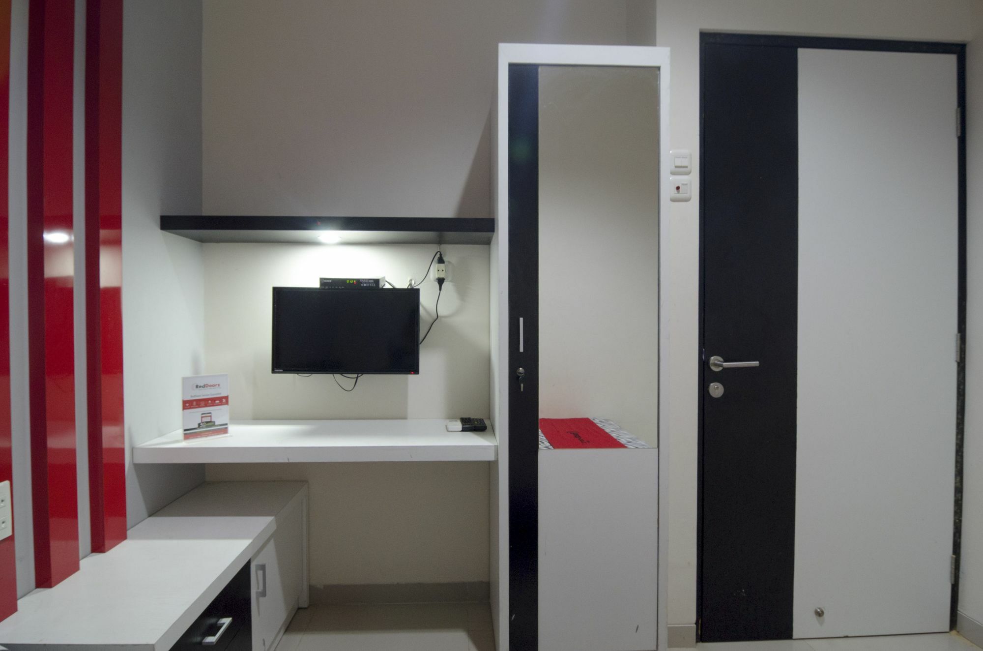 Reddoorz Near Lawang Sewu Hotel Semarang Ngoại thất bức ảnh